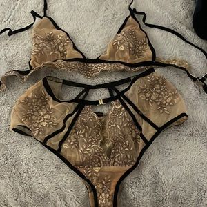 Full lingerie set